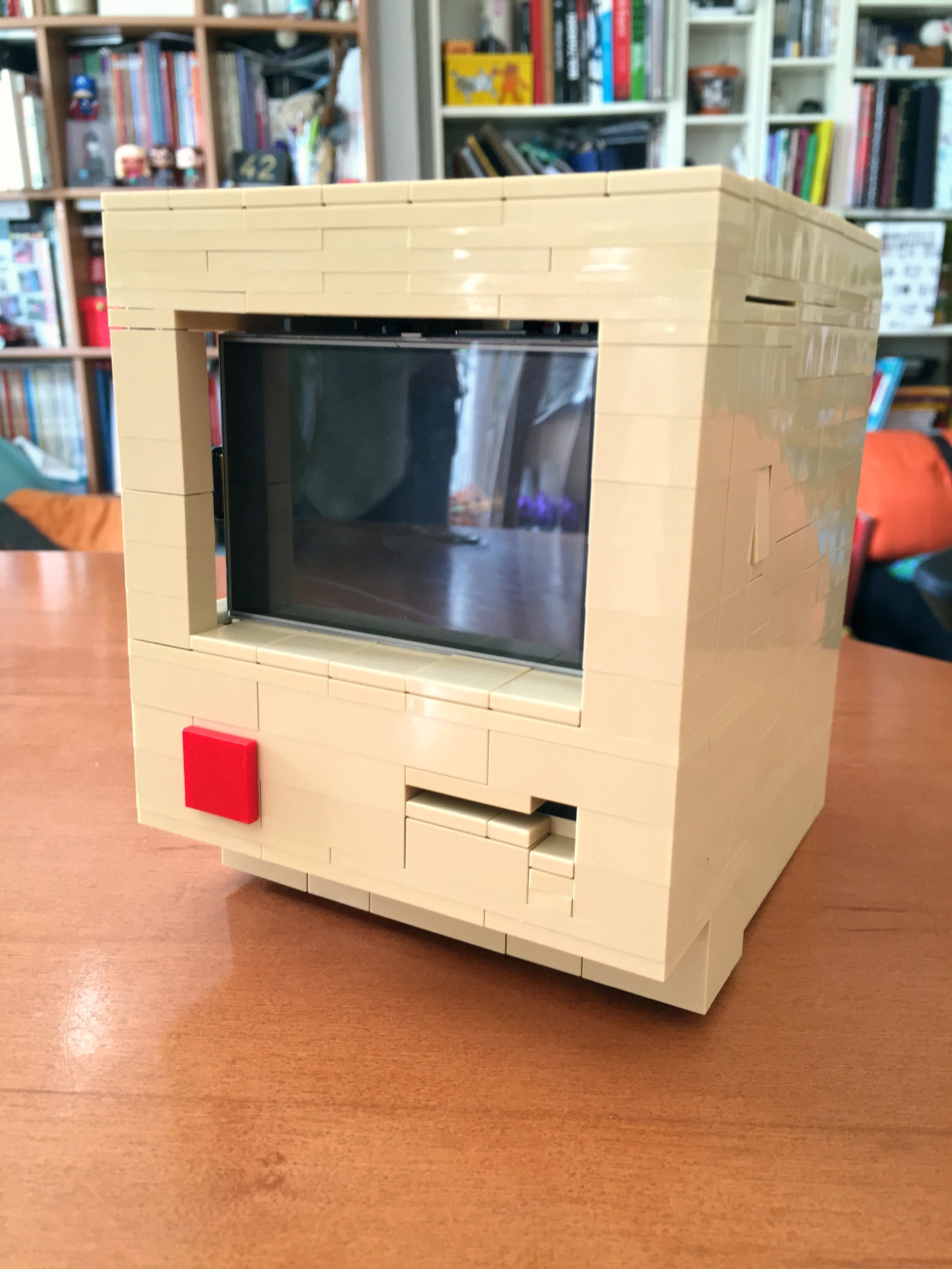 Raspberry Pi déguisé en Macintosh Classic en Lego