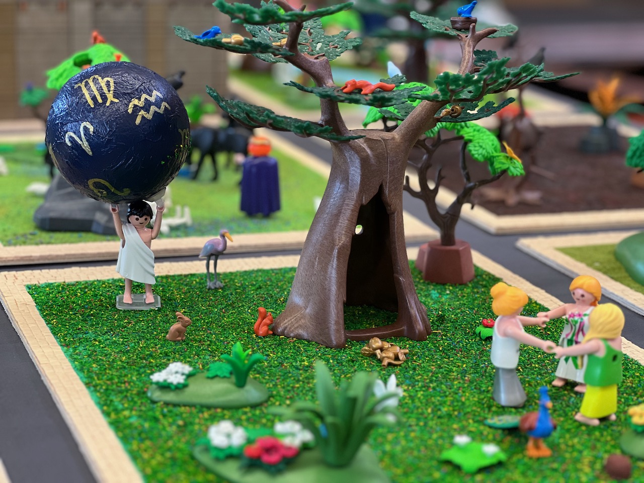 Atlas portant la Terre en Playmobil