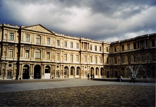 Jour 10 : Dans la rue / Sous la pluie - Louvre, Paris, France #Lomo #LCA