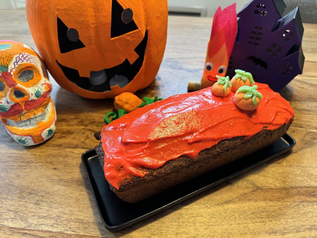 Photo d'un carrot cake (le glacage est orange)