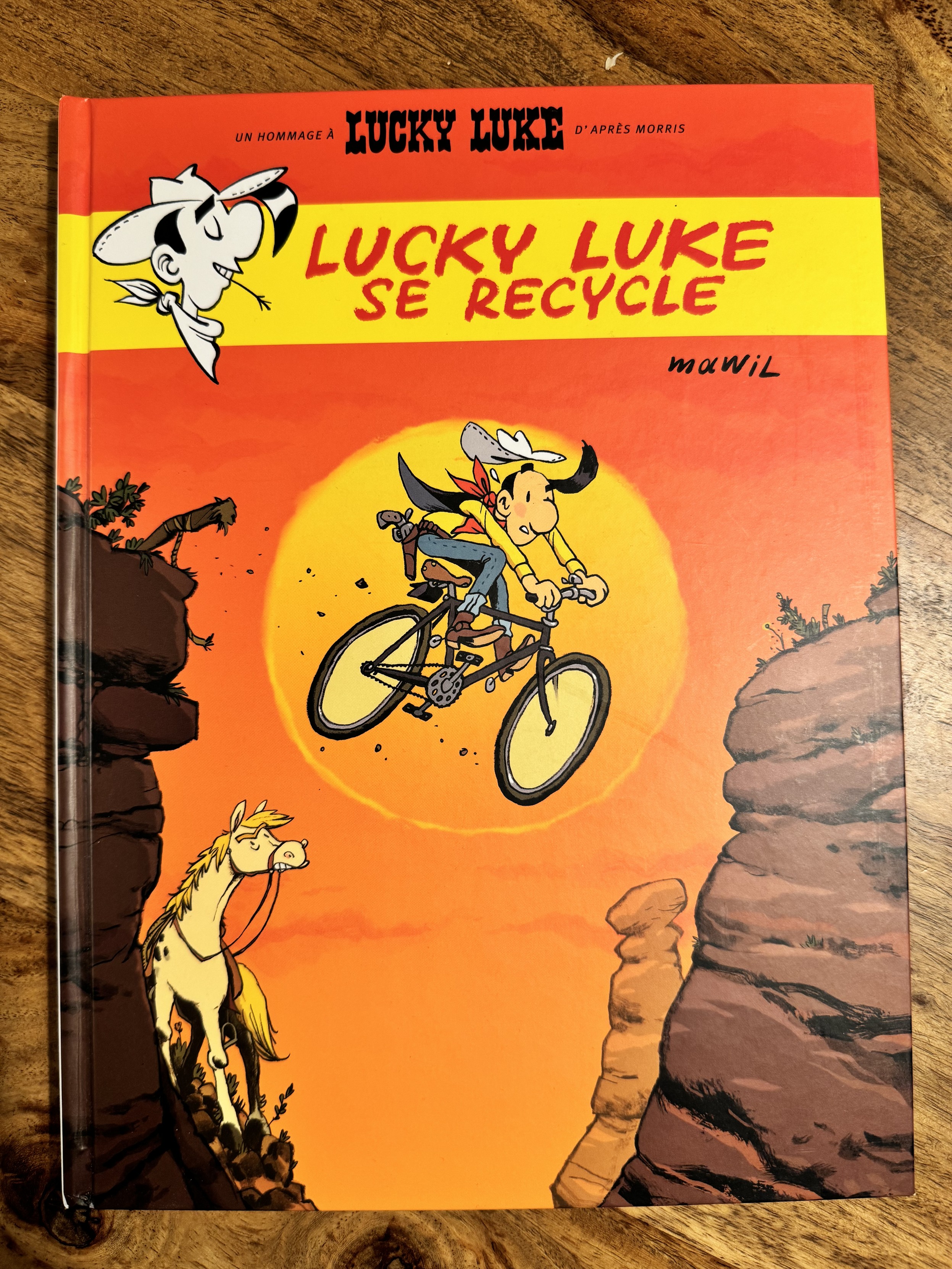Jour 18 : Selle 🐎 🚲 - <a href='https://mamot.fr/@zemoko/111257739688292716'>Lucky Luke se recycle</a> de Mawil