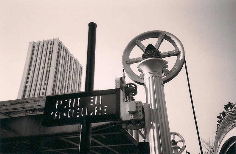 Jour 25 : <strong>Noir et blanc</strong> et/ou Qqchose que tu as cuisiné - Pont en manœuvre (Paris 19)