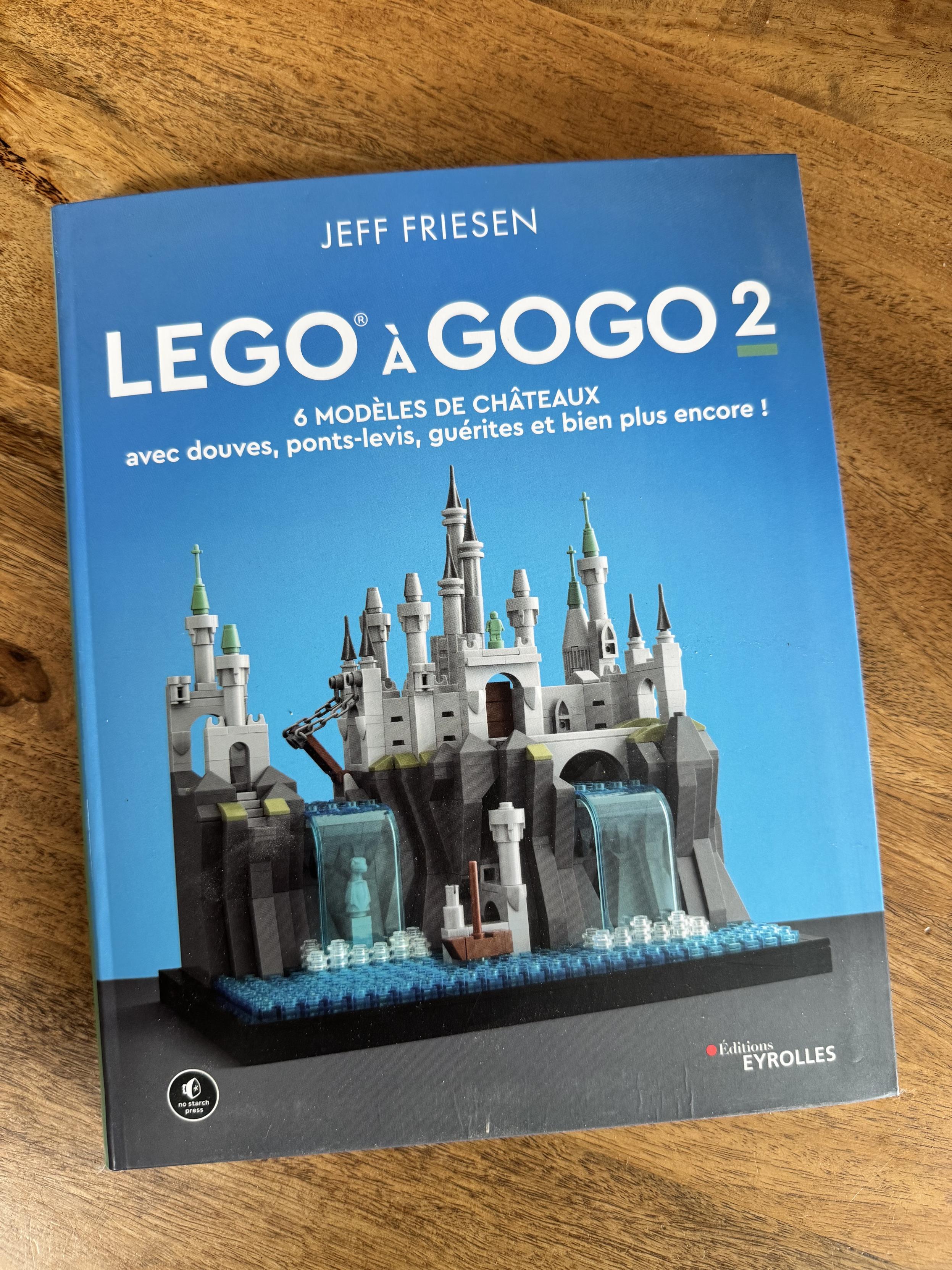 Le tome 2 de « Lego à gogo » avec un diorama château en couverture