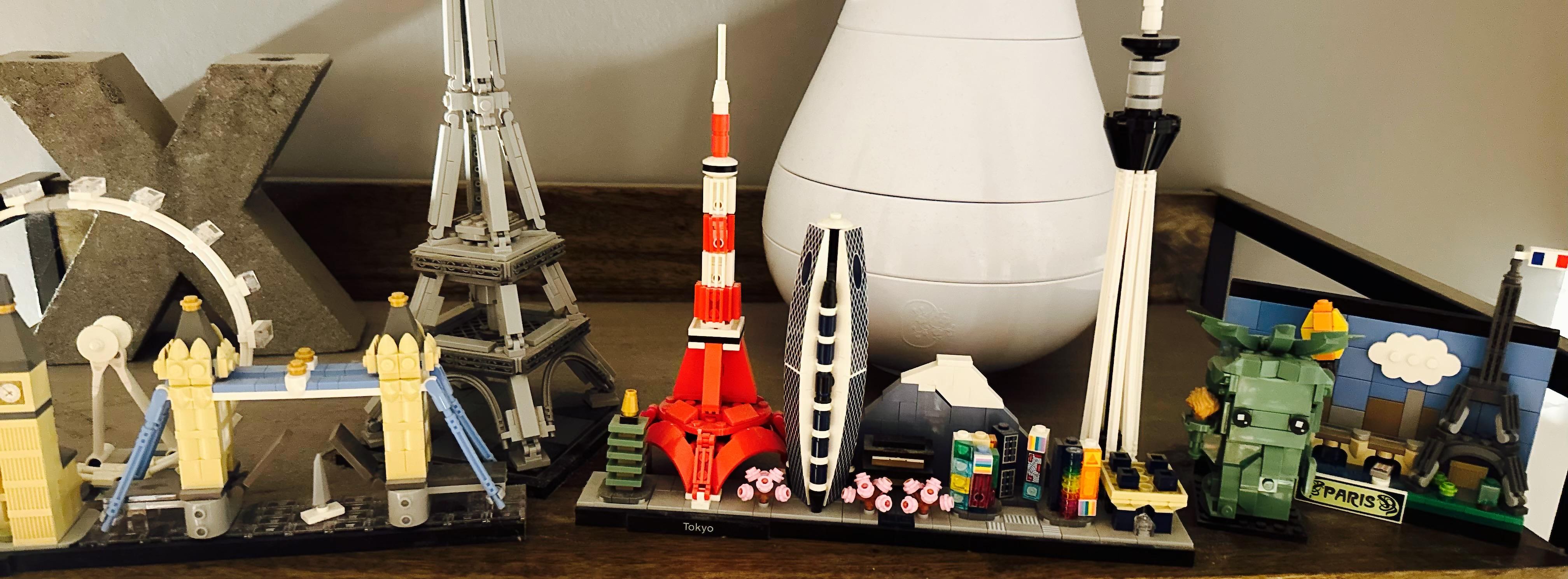 Panorama de sets lego : Londres, Tokyo et Paris, et aussi une plus grande Tour Eiffel derrière